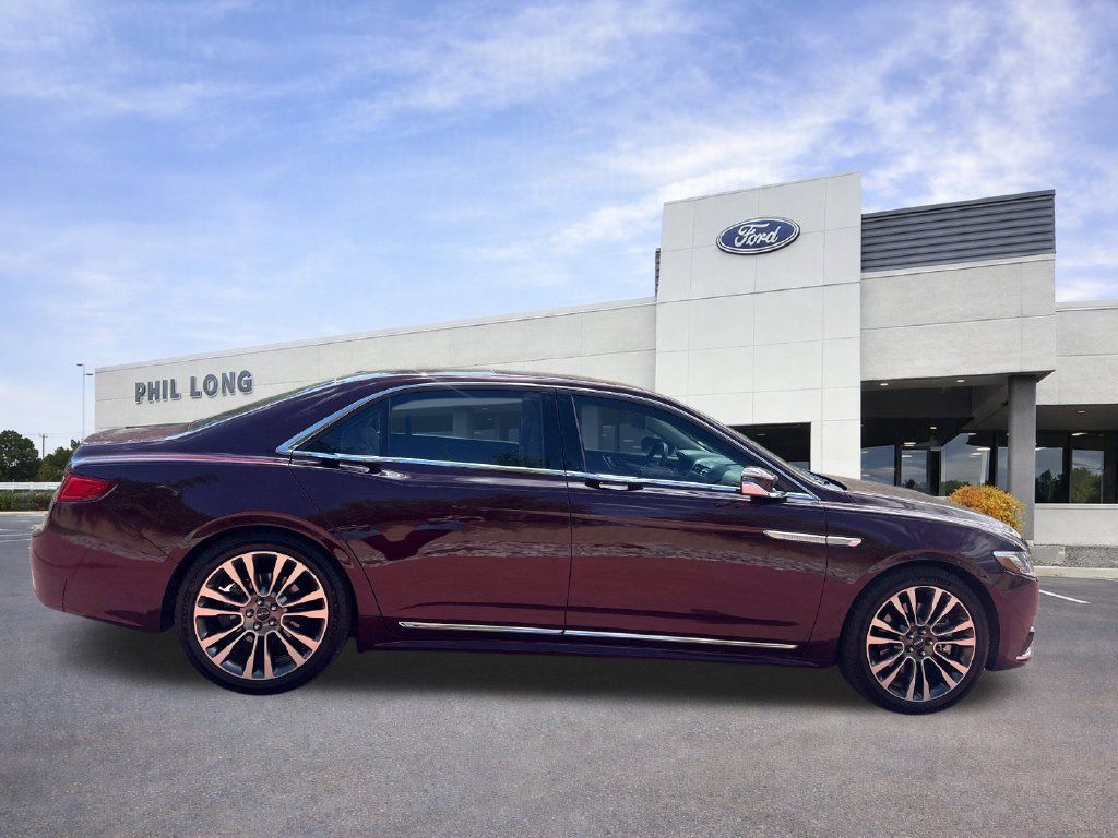 Used 2017 Lincoln Continental Select w/ Climate Package AWD/4WD image 9