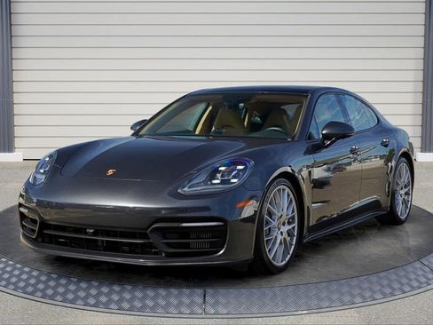 Used 2021 Porsche Panamera w/ Premium Package image 3
