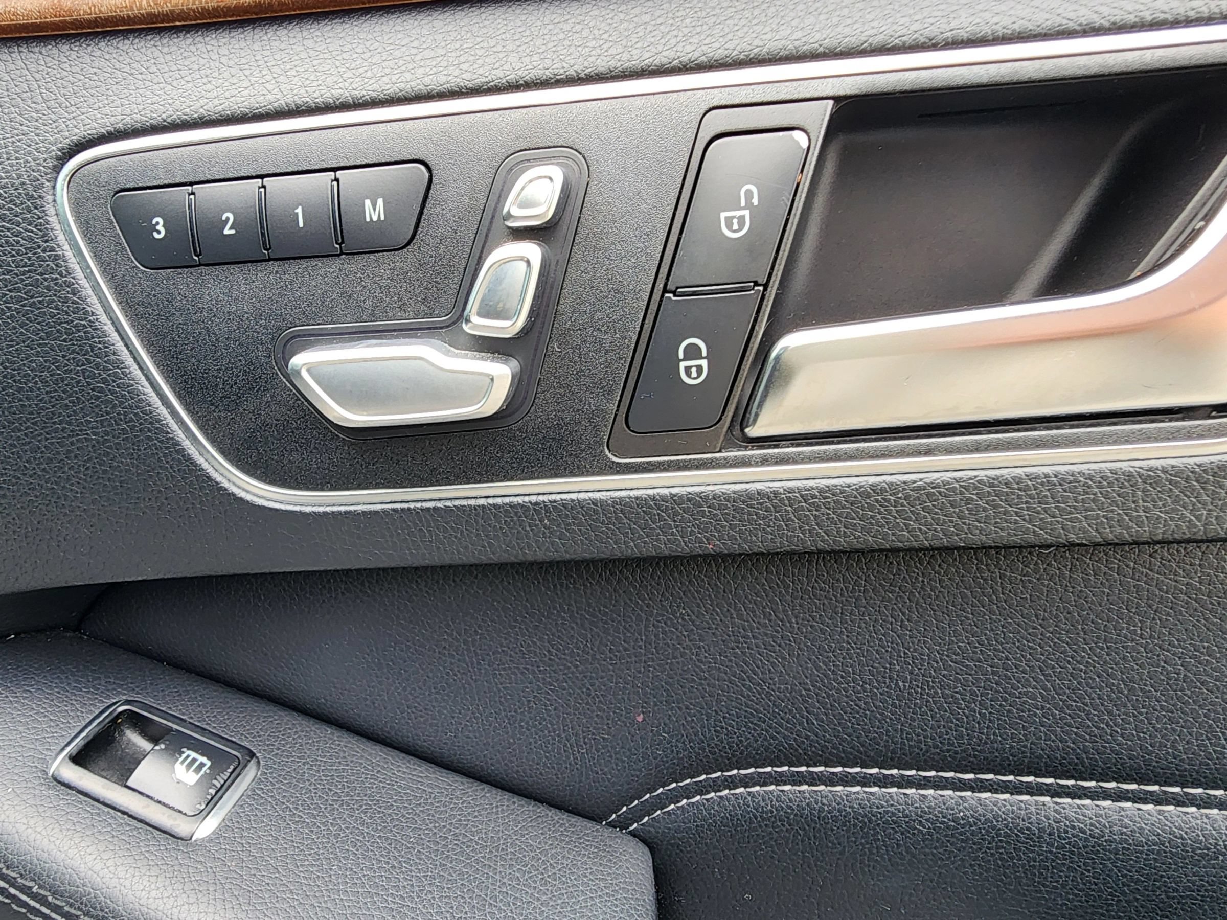 Used 2014 Mercedes-Benz E 350 4MATIC Sedan image 14