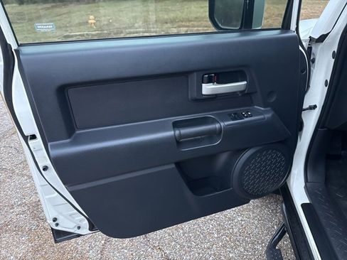 Used 2012 Toyota FJ Cruiser Base image 13