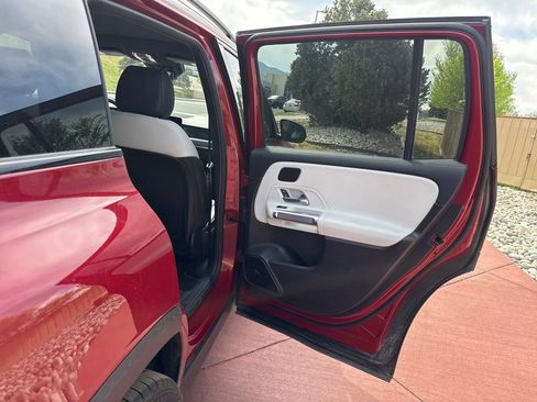 Used 2020 Mercedes-Benz GLB 250 4MATIC image 21