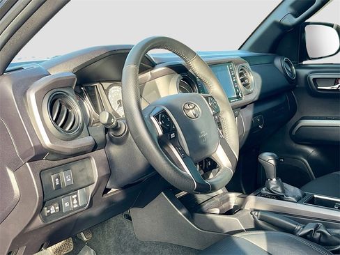 Used 2023 Toyota Tacoma TRD Sport image 9