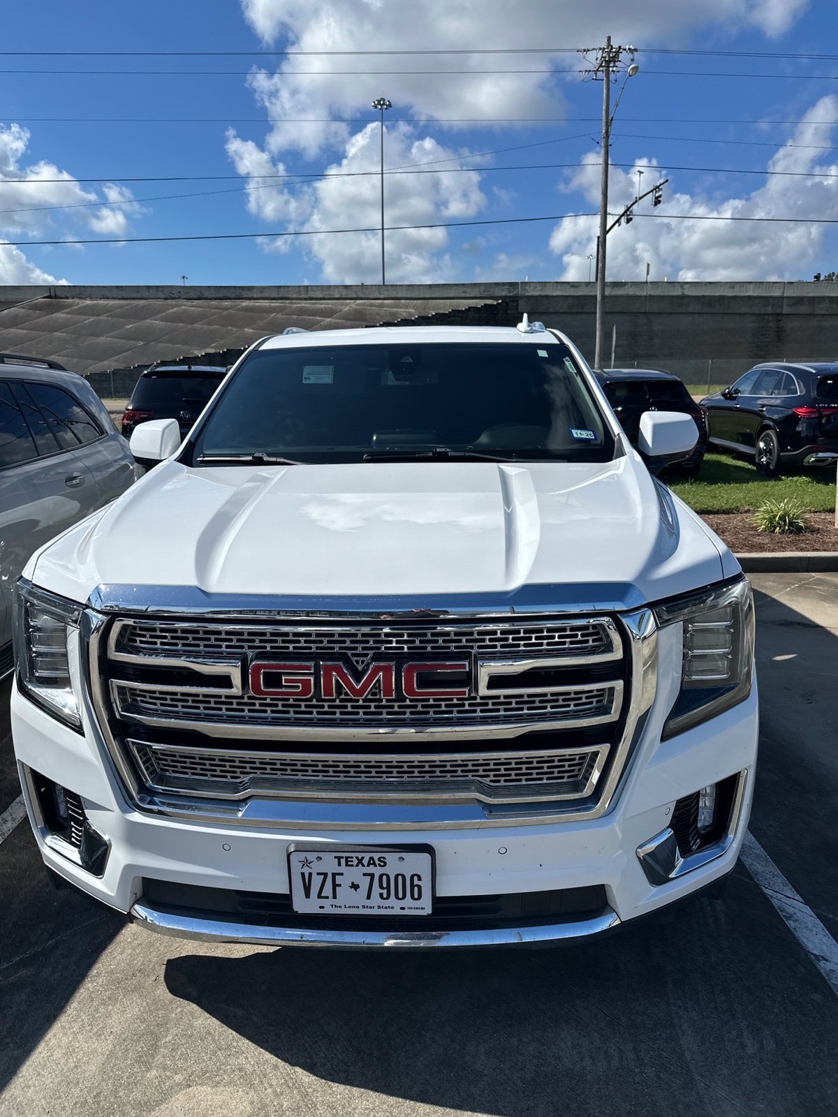Used 2021 GMC Yukon SLT RWD image 2