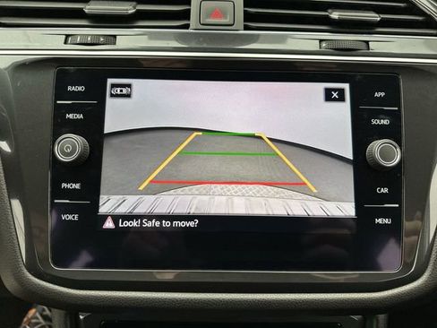 Used 2022 Volkswagen Tiguan SE image 17