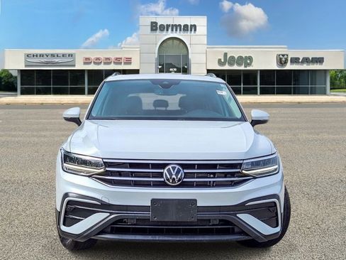 Used 2023 Volkswagen Tiguan SE w/ Panoramic Sunroof Package AWD/4WD image 5