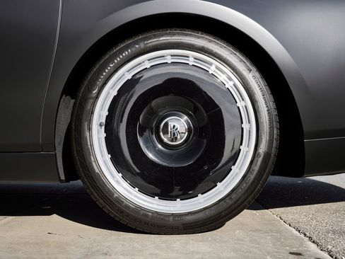 Used 2025 Rolls-Royce Phantom Sedan image 20