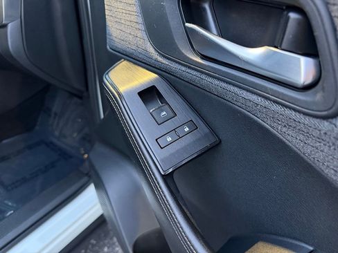 Used 2023 Nissan Rogue SV image 24