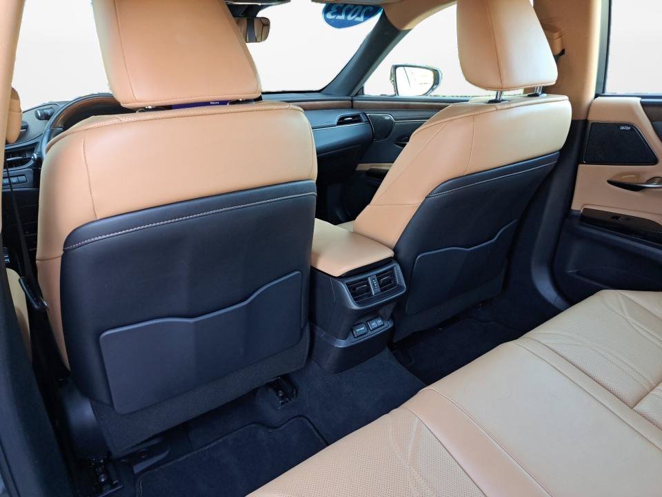Used 2023 Lexus ES 300h Ultra Luxury w/ Accessory Package (Z2) FWD image 16
