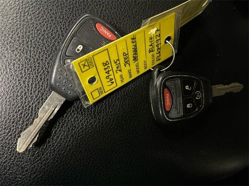 Used 2015 Jeep Wrangler Unlimited Rubicon w/ Connectivity Group image 19