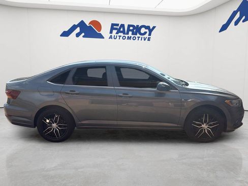 Used 2019 Volkswagen Jetta R-Line FWD image 2