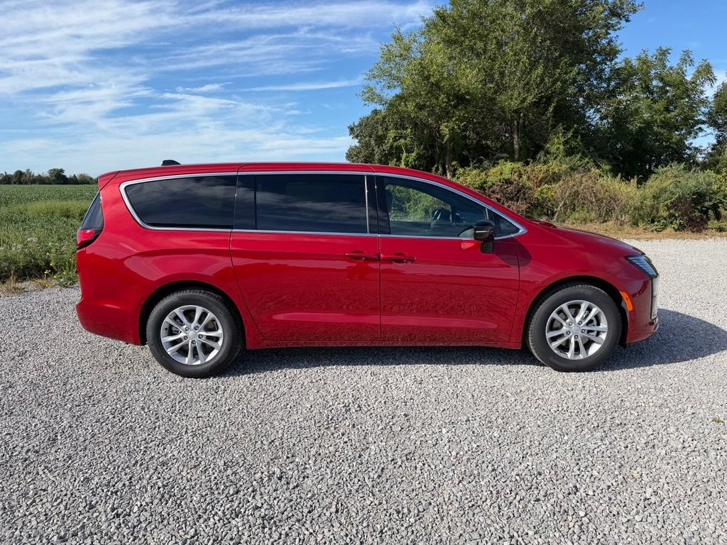 New 2027 Chrysler Pacifica Select FWD image 21
