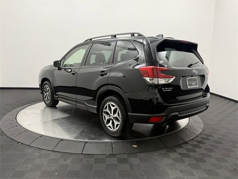 Used 2023 Subaru Forester Premium image 5