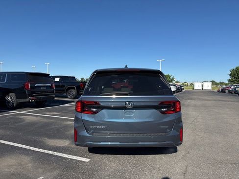 Used 2025 Honda Odyssey Touring image 11