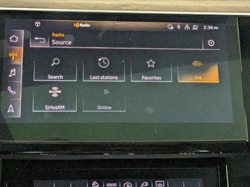 Used 2022 Audi e-tron Premium Plus w/ Premium Plus Package AWD/4WD image 30
