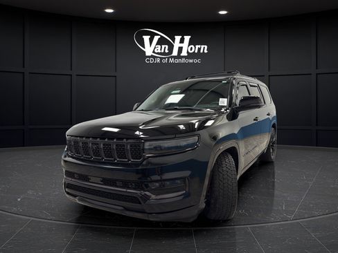 Used 2022 Jeep Grand Wagoneer Series II AWD/4WD image 3