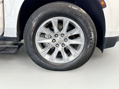 Used 2024 Chevrolet Suburban Premier w/ Advanced Technology Package AWD/4WD image 39