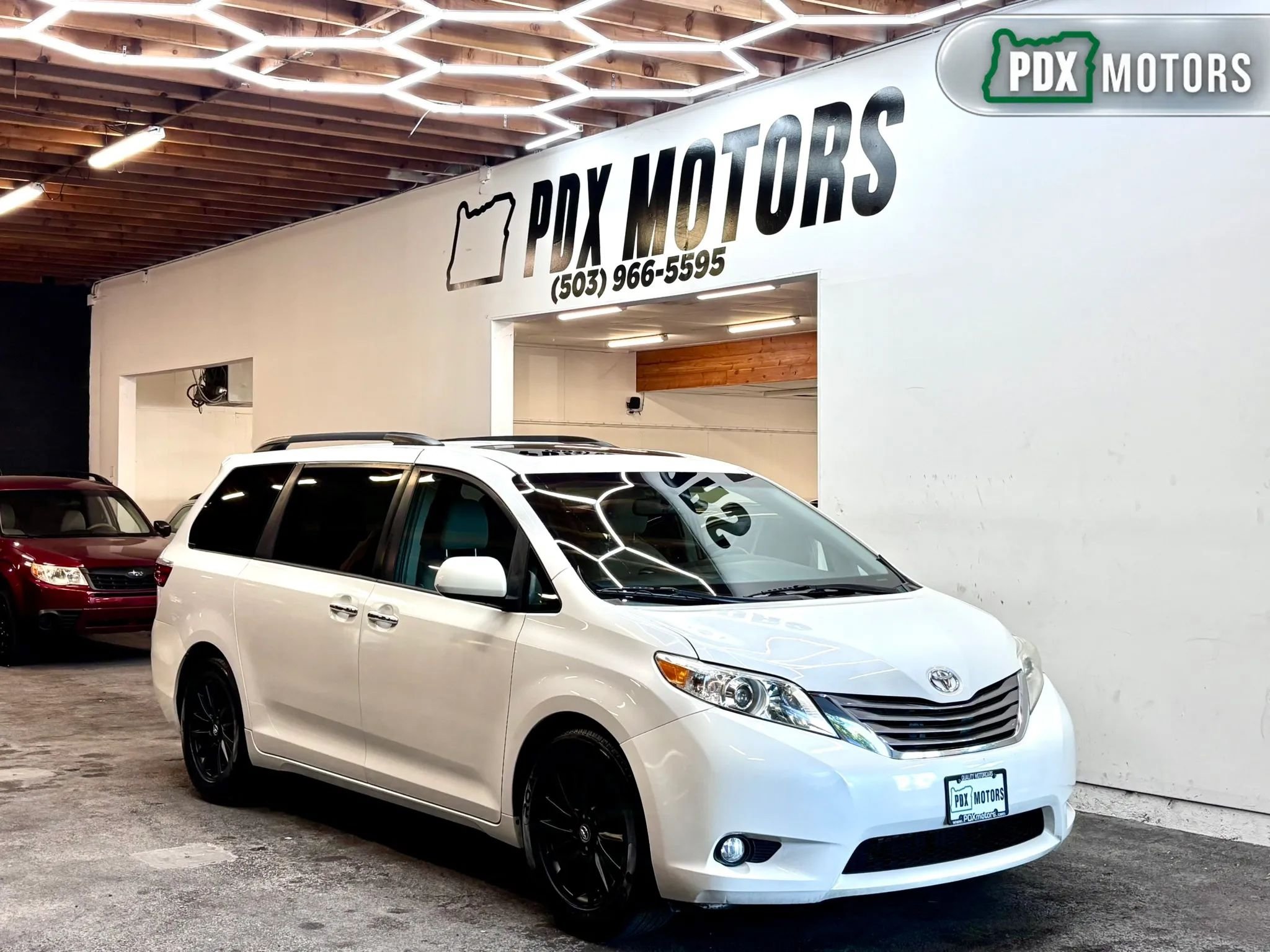 Used 2015 Toyota Sienna XLE w/ XLE Navigation Package FWD image 1