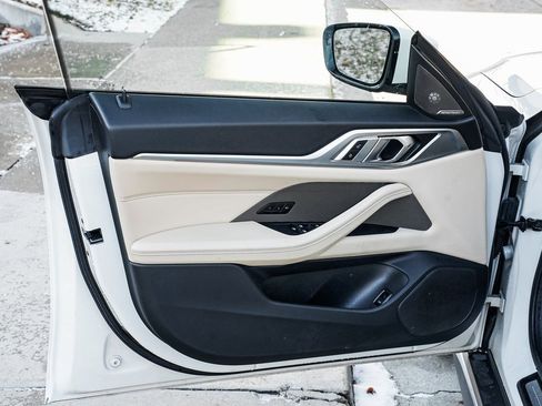 Used 2023 BMW i4 eDrive35 w/ Premium Package image 9