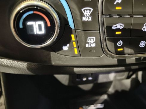 Used 2023 Chevrolet Traverse LT image 33