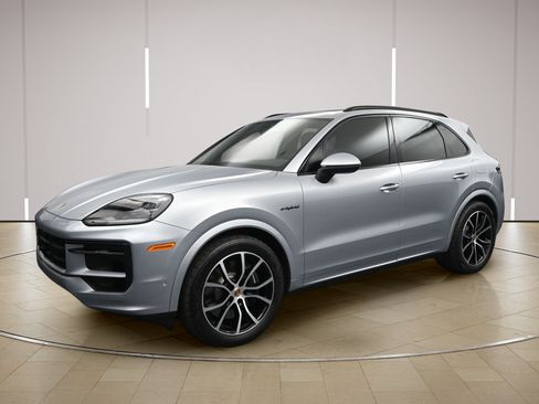 Certified 2025 Porsche Cayenne E-Hybrid AWD/4WD image 4