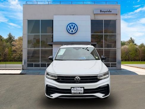 Used 2024 Volkswagen Tiguan SE R-Line AWD/4WD image 2
