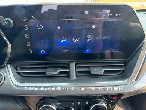 Used 2024 Chevrolet Trax ACTIV w/ Sunroof Package image 38