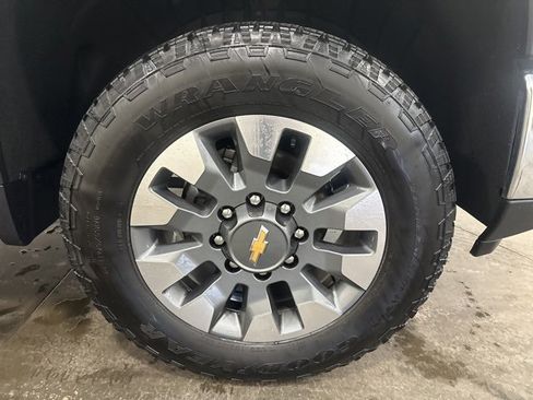 Used 2025 Chevrolet Silverado 2500 LT w/ Safety Package image 36