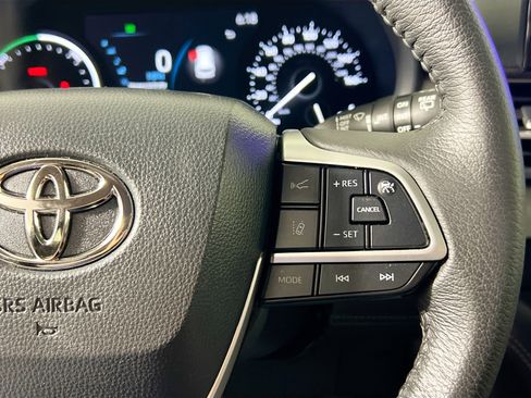 Used 2026 Toyota Sienna XLE image 19