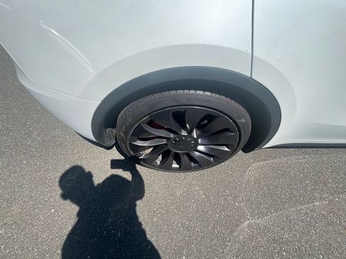 Used 2021 Tesla Model Y Performance AWD/4WD image 10