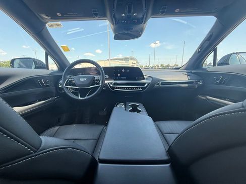 Certified 2024 Cadillac Lyriq Luxury AWD/4WD image 24