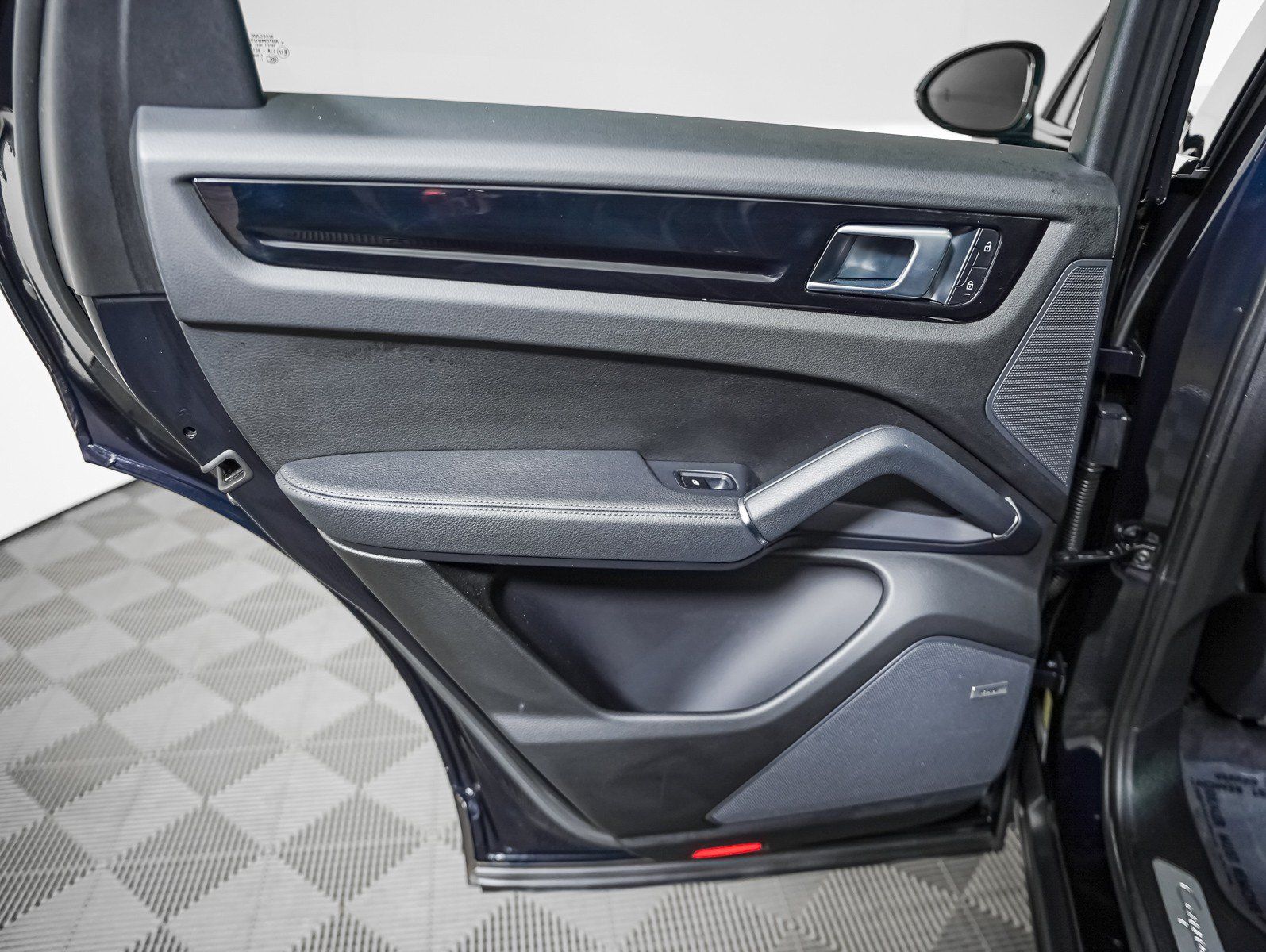 Certified 2022 Porsche Cayenne E-Hybrid AWD/4WD image 29