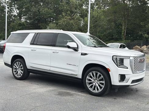Used 2023 GMC Yukon XL Denali RWD image 9
