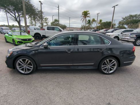 Used 2017 Volkswagen Passat 1.8T R-Line image 8