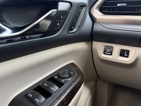 Used 2020 GMC Acadia Denali image 21