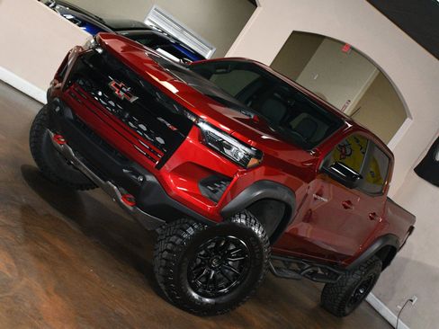 Used 2025 Chevrolet Colorado ZR2 w/ Technology Package AWD/4WD image 78