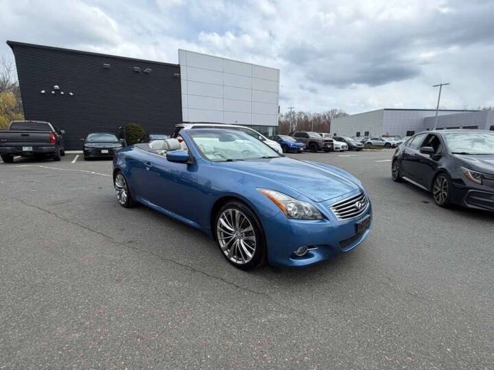 Used 2011 INFINITI G37 Convertible w/ Premium Pkg RWD image 2
