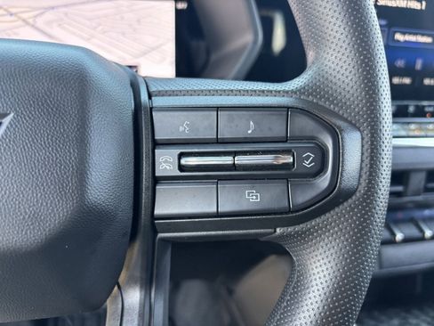 Used 2025 Chevrolet Colorado W/T AWD/4WD image 30