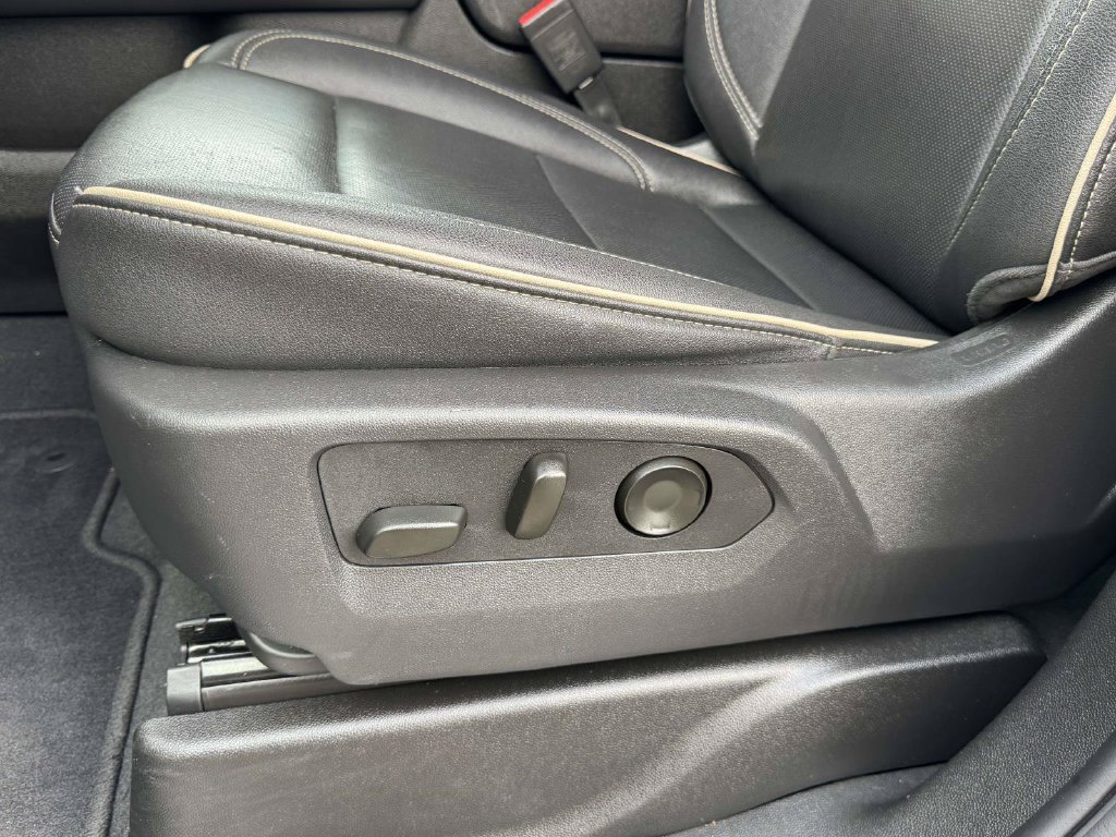 Used 2025 Chevrolet Suburban Premier AWD/4WD image 21