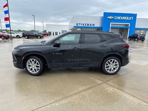 Used 2023 Chevrolet Blazer LT FWD image 2