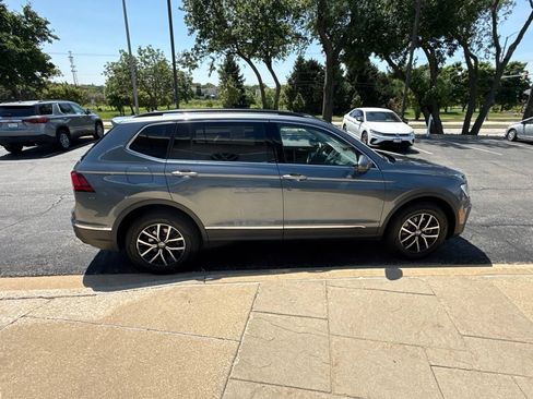 Used 2021 Volkswagen Tiguan SE w/ Panoramic Sunroof Package AWD/4WD image 7