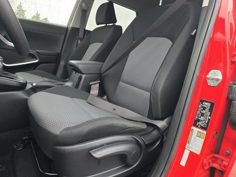 Used 2023 Kia Soul LX image 12