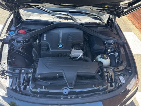 Used 2018 BMW 320i xDrive Sedan AWD/4WD image 35