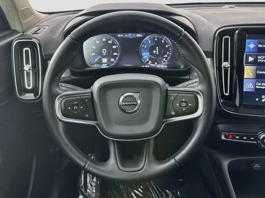 Used 2020 Volvo XC40 T5 Momentum w/ Protection Package AWD/4WD image 13