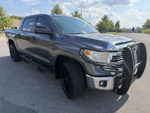 Used 2017 Toyota Tundra SR5 w/ SR5 Upgrade Package AWD/4WD image 3