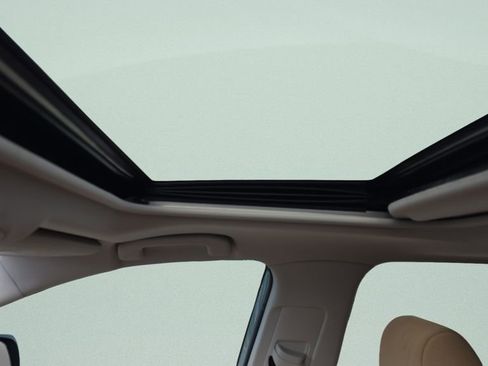 Used 2021 Toyota RAV4 XLE w/ Convenience Package image 17