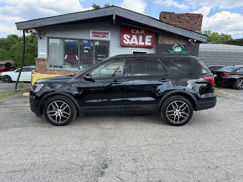 Used 2018 Ford Explorer Sport w/ Equipment Group 401A AWD/4WD image 2