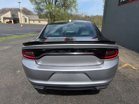 Used 2016 Dodge Charger SXT image 4