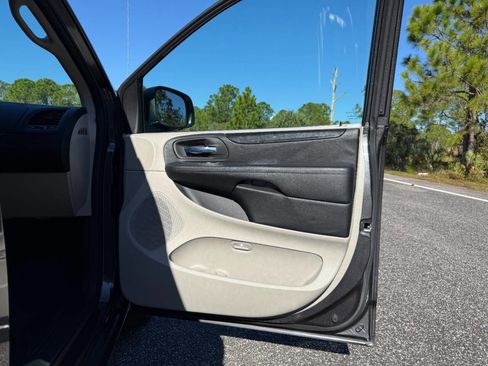 Used 2017 Dodge Grand Caravan SE w/ Power Window Group image 11