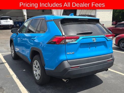Used 2020 Toyota RAV4 LE FWD image 4