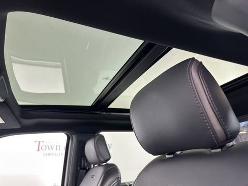 Used 2022 Ford F450 Platinum w/ FX4 Off-Road Package image 21